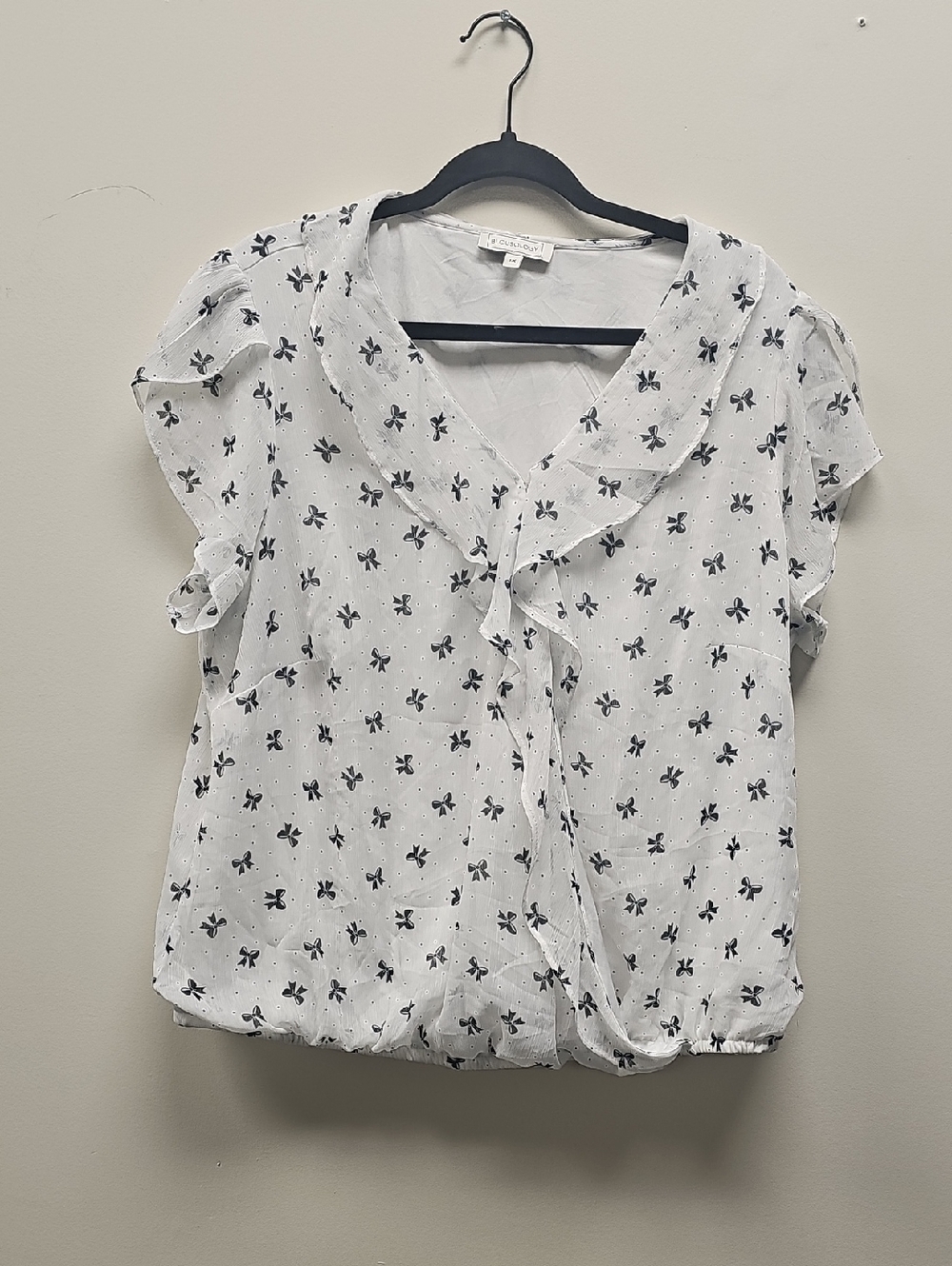 Unbranded White Ruffle Short-Sleeve Blouse with Navy Bow Print